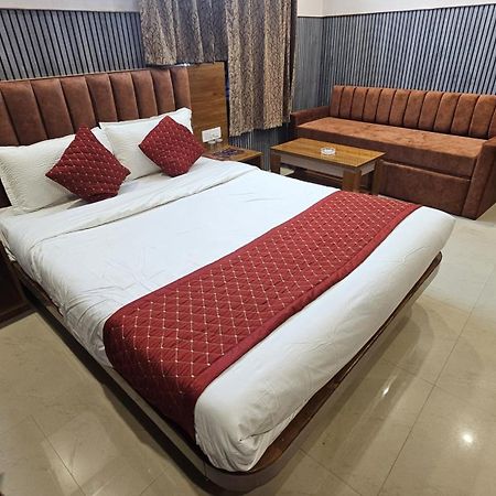 Tirupati Lodge Njp Siliguri Exterior foto