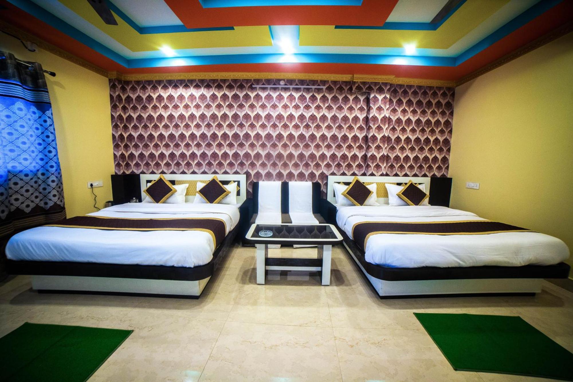 Tirupati Lodge Njp Siliguri Quarto foto